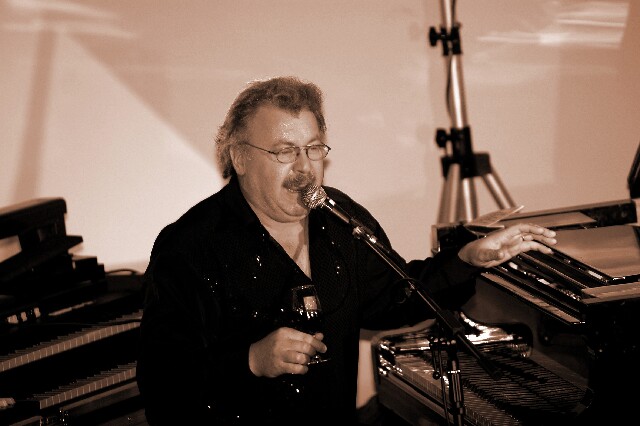 min 2006 12 15 beaune boogie 253 sepia